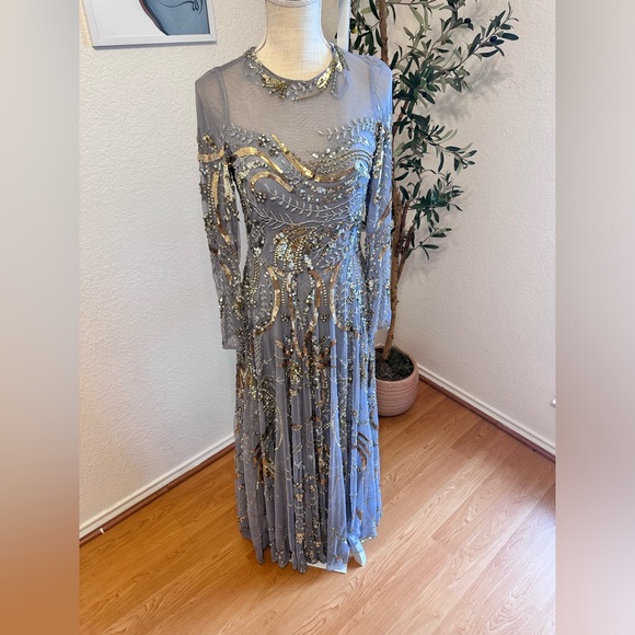 MAC DUGGAL
Long Sleeve Embellished Illusion Evening Gown size 4 - Picture 12 of 13